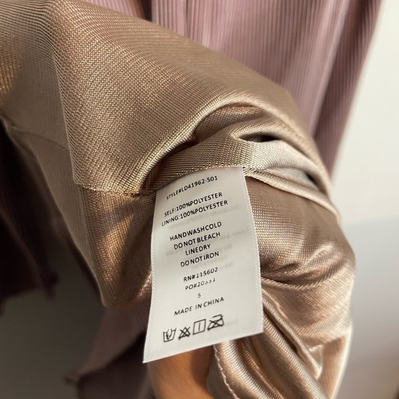 Lush Pleated Cold Shoulder Midi Dress Dusty Purple Lilac Small NWT - Picture 10 of 10